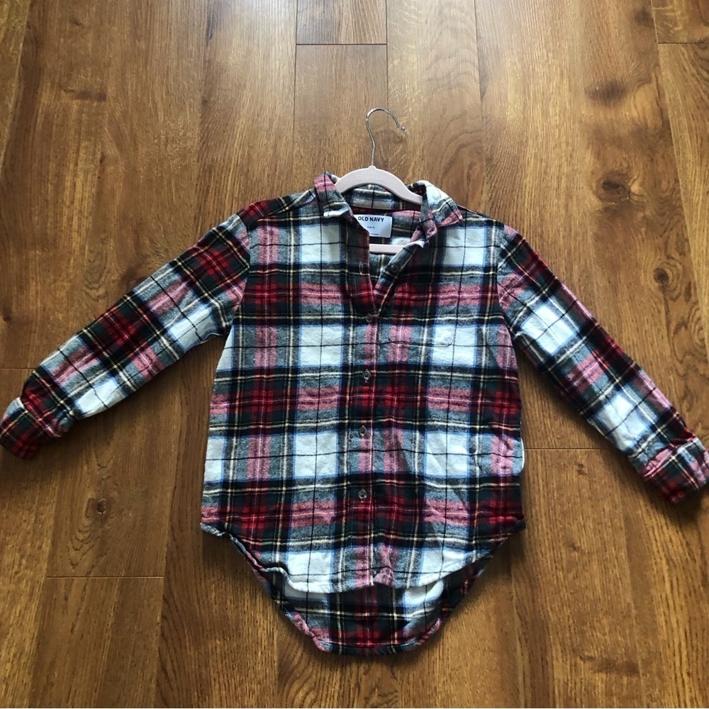 Old Navy red & green flannel long sleeve button down in size S (6-7)